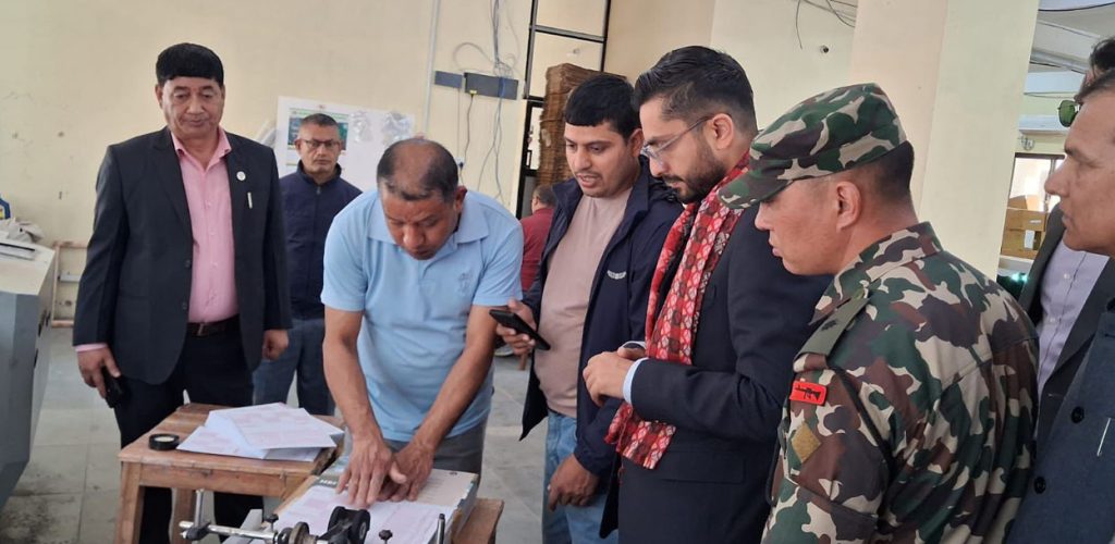 गेटा अस्पताल र पाठ्यपुस्तक छपाइबारे शिक्षामन्त्रीको चासो