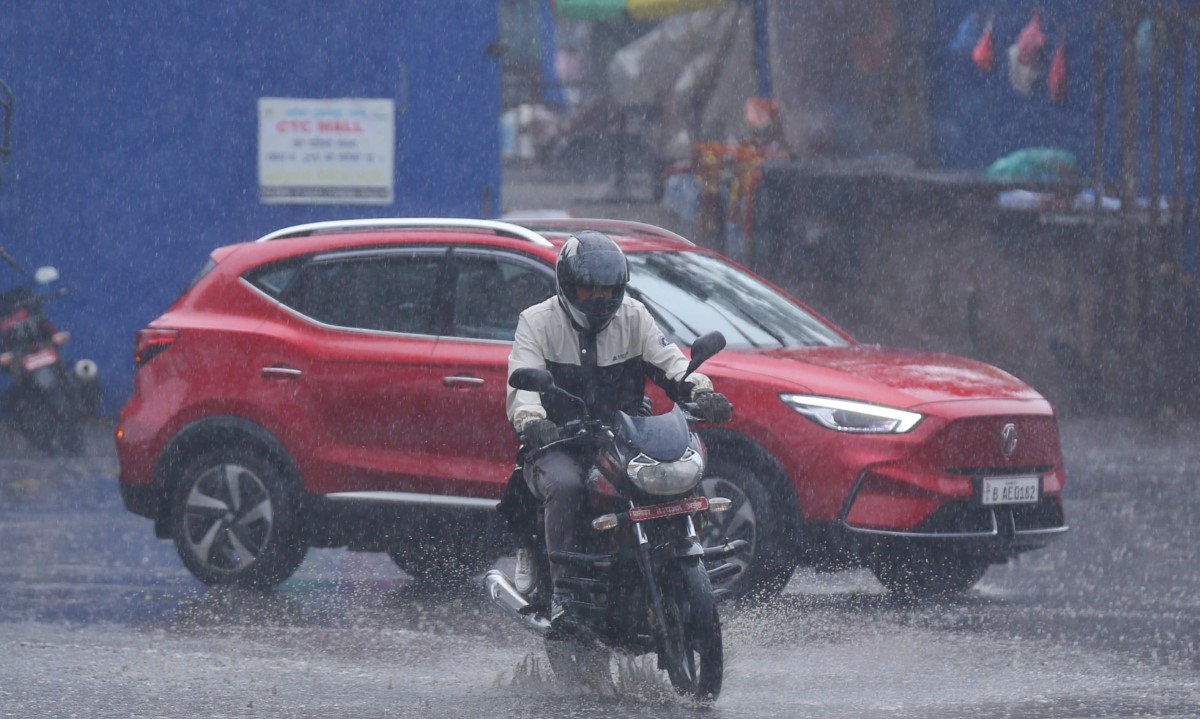 कोशीमा भारी वर्षाको सम्भावना, तराईका केही क्षेत्रमा तातो लहरको जोखिम